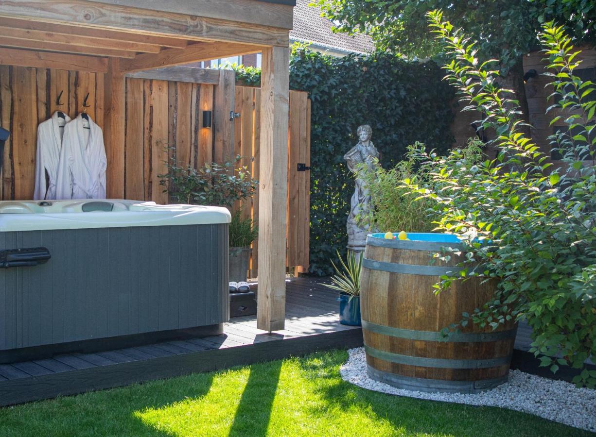 B&B Joli Met Prive Wellness Wemeldinge Exterior photo